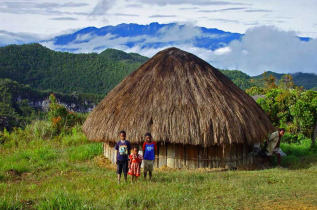Indonésie - Papua - Baliem Valley - Visite d'un village Dani © Dr Weiglein Expeditions GmbH