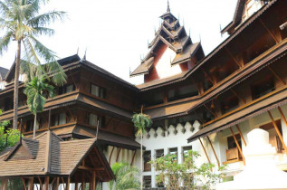 Myanmar – Yangon – The Kandawgyi Palace Hotel – Vue extérieure de l'hôtel