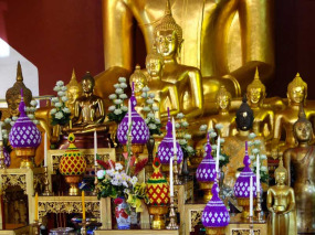 Thailande - Sculptures de Bouddha dans un temple de Chiang Mai
