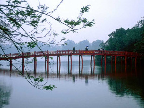Vietnam - Le Lac de Hoan Kiem à Hanoi