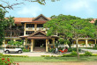 Cambodge - Siem Reap - Victoria Angkor Resort & Spa - Façade extérieur et entrée de l'hôtel