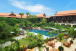 Cambodge - Siem Reap - Victoria Angkor Resort & Spa - Terrasse et piscine