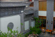 Chine - Yunnan - Lijiang - LUX* Tea Horse Road - Une cours de l'hôtel