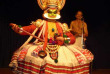 Inde - La route de Pondichery - Spectacle de Kathakali