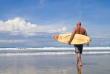 Indonésie - Bali - Anantara Seminyak Bali Resort & Spa -Surf sur la plage de Seminyak