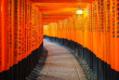 japon - Le temple de Fushimi Inarià Kyoto © Ikuni - Shutterstock