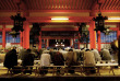 Japon - Miyajima - Prière au Temple de Senjokaku © JTA-JNTO