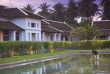 Laos - Luang Prabang - Hotel de la Paix - Le bassin aux lotus de l'Hôtel de la Paix