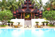 Myanmar - Mandalay - Hotel Mandalay Hill Resort Hotel – Piscine et vue extérieure
