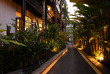 Thailande - Chiang Mai -  Banthai Village - Allées et jardin