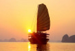 Vietnam - Croisière en Baie d'Halong - Au soleil couchant 