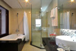 Vietnam - Hue - Mondial Hotel - Salle de bains d'une Superior Room