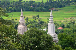 Cambodge - Phnom Penh - Les stûpas de la colline de Oudong