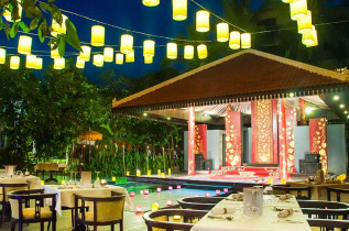 Cambodge - Siem Reap - Hotel Borai Angkor Resort & Spa - Restaurant et décoration nocturne