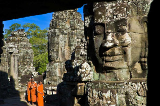 Cambodge - Moines au temple du Bayon © Marc Dozier