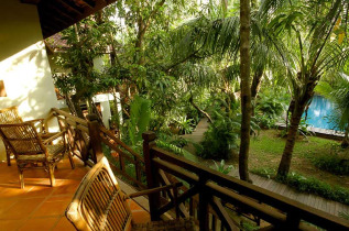 Cambodge - Siem Reap - Mystères d'Angkor Lodge - Terrasse et piscine