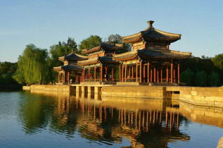 Chine - Sur les rives du Lac de Chengde © CNTA