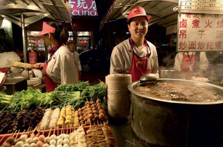 Chine - Pekin - Cuisine dans les rues de Pékin © Jack Burlot - Accor