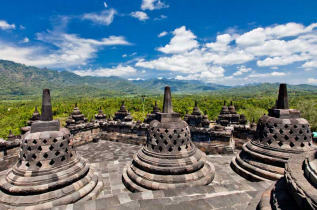 Indonésie - Java - Temple de Borobudur © Pavel Kasatkin – Shutterstock