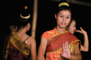 Laos - Luang Prabang - Dîner croisière et danses traditionnelles