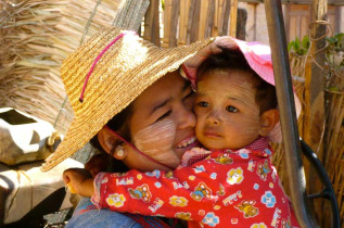 Myanmar - Bago - Rencontre au marché de Bago