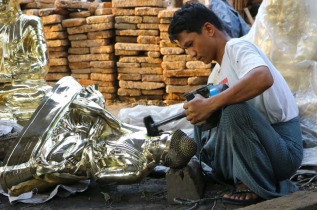 Myanmar – Mandalay – Amarapura – Atelier de sculpteurs