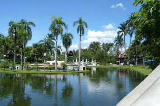 Thailande - Jardin publique dans la vieille ville