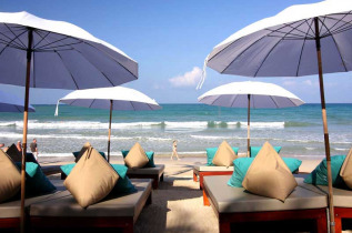 Thailande - Phuket - Kamala Beach Resort - Plage de Kamala et Beach Club de l'hôtel.