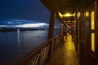 Vietnam - Croisière sur le Mékong - Sur le pont en soirée © Morgan Ommer - Digital Mekong