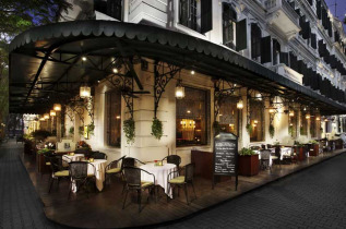 Vietnam - Hanoi - Sofitel Legend Metropole - Le Terrace Bar © Vichai Kiatamornvong