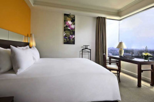 Vietnam - Hanoi - Sofitel Plaza - Luxury Room © David Dinh