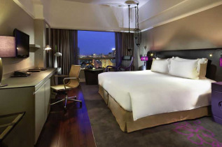 Vietnam - Ho Chi Minh Ville - Sofitel Saigon Plaza - Superior Room © David Dinh