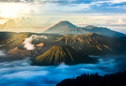 Indonésie - Java - Lever de soleil sur le Mont Bromo © Zephyr – Shutterstock