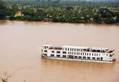 Myanmar - Circuit Les secrets de la rivière Chindwin - L'Orcaella naviguant sur la rivière Chindwin © Belmond Hotels and Cruises