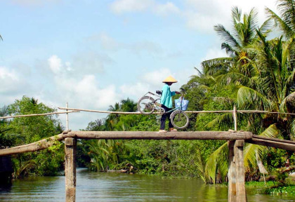 Vietnam - Pont sur le Mékong