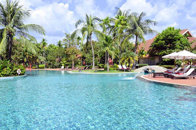 Cambodge - Siem Reap - Sofitel Angkor Phokeethra Golf & Spa Resort - Piscine de l'hôtel