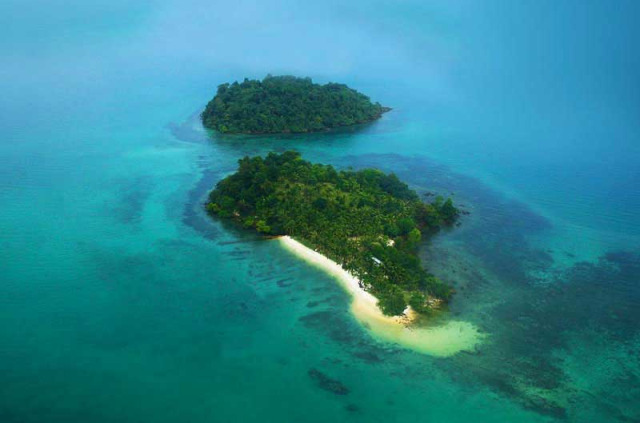 Cambodge - Sihanoukville - Song Saa Private Island - Vue aérienne de l'archipel © Sunya Thadathanawong - Markus Gortz