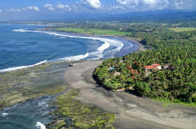 Indonésie - Bali - Vue aérienne du Cap Medewi © Puri Dajuma Cottages