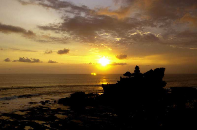 Indonésie - Coucher de soleil sur Tanah Lot