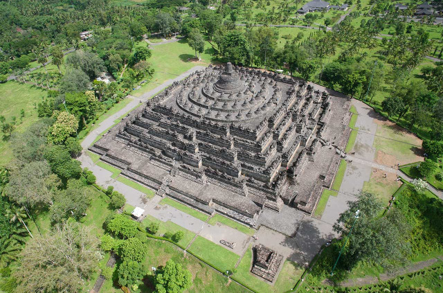 Indonésie - Java - Vue aérienne du temple de Borobudur