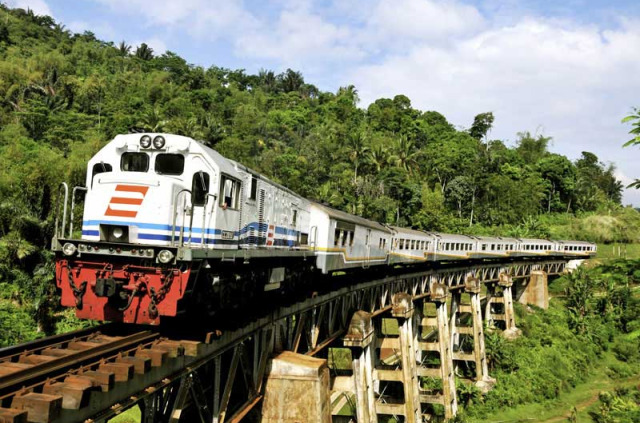 Indonésie - Le train de Jakarta à Jogjakarta