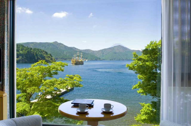 Japon - Hakone - Vue sur le Lac depuis une Lake Side Superior Room © Hakone Hotel