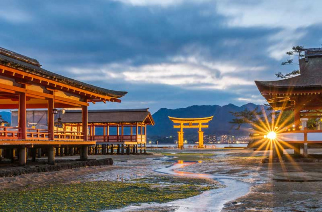 japon - Le torii de Miyajima © Gnoparus - Shutterstock