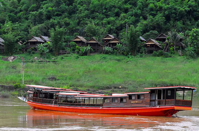 Laos - Descente du Mékong en croisière à bord du Pak Ou - Le bateau Pak Ou aux abords du LuangSay Lodge