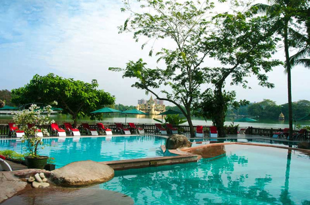 Myanmar - Yangon - The Kandawgyi Palace Hotel – Piscine de l'hôtel