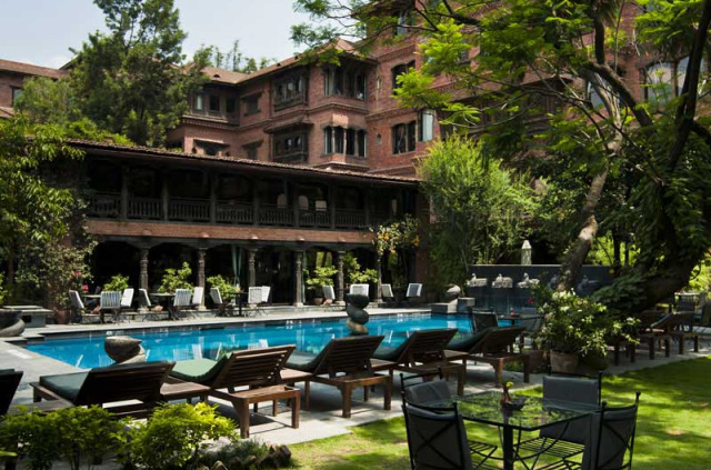 Népal - Piscine et vue extérieure du Dwarika's Hotel © Dwarika's Group