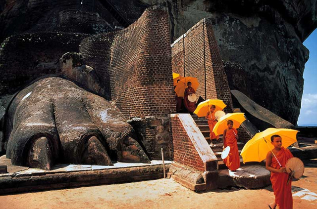 Sri Lanka - Moines au Rocher de Sigiriya