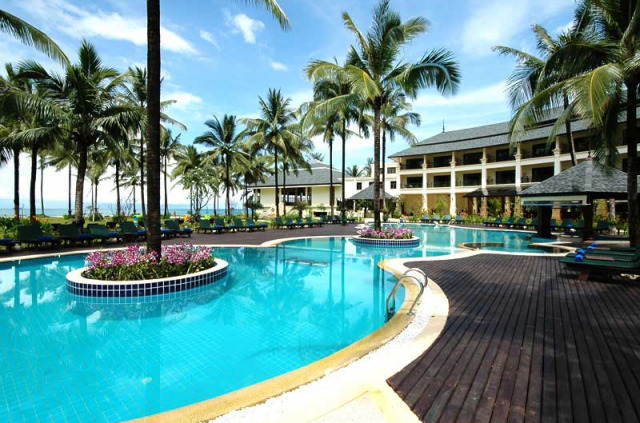 Thailande - Khao Lak - Khao Lak Orchid Beach Resort - Piscine et vue générale de l'hôtel