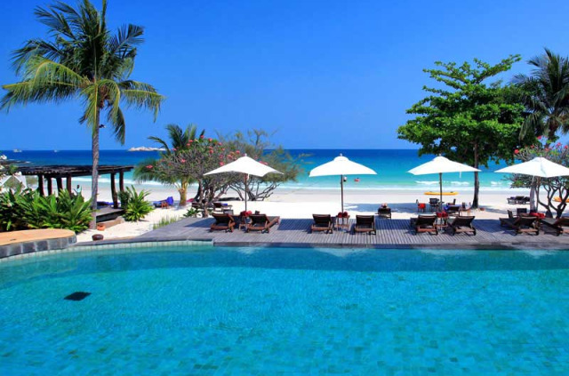 Thailande - Koh Samet - Paradee Resort - Piscine et plage © Samed Resort