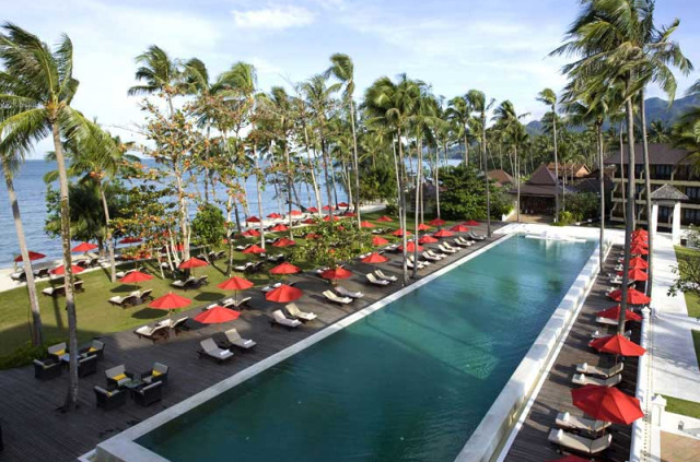 Thailande - Koh Chang - The Emerald Cove Koh Chang - Vue générale de la piscine et de la plage